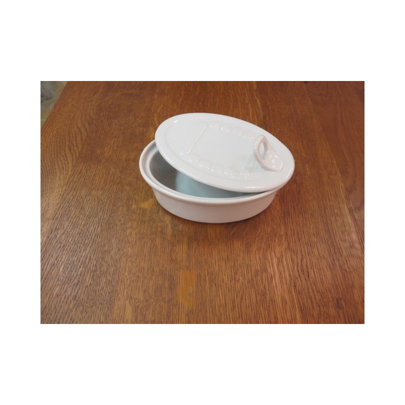 PETITE TERRINE OVALE EN PORCELAINE 13X9HT 4.5 PETITE TERRINE OVALE EN PORCELAINE 13X9HT 4.5