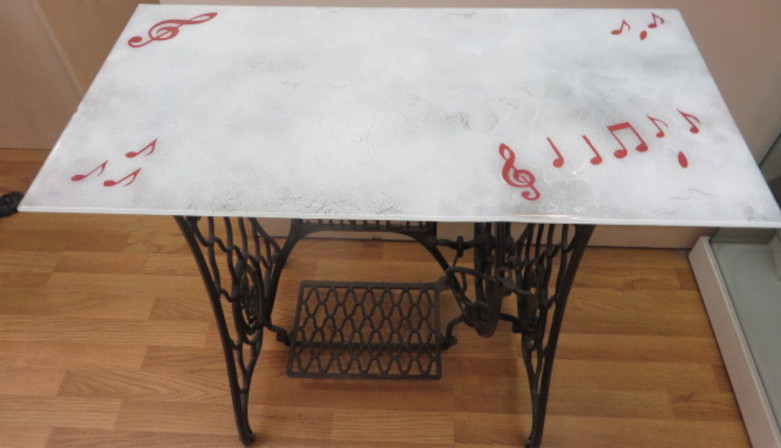 Table en verre Fusing notes de musique